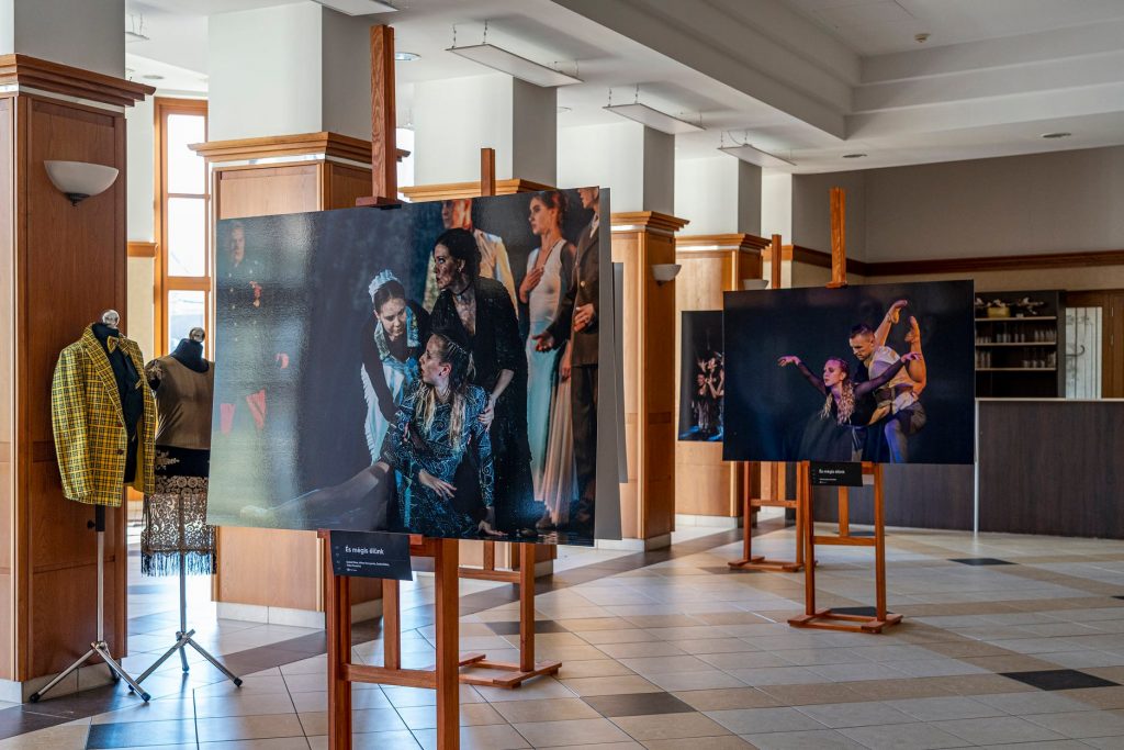 Sopron Balett 10 – a tízéves jubileumát ünneplő Sopron Balett eddigi produkcióit bemutató fényképkiállítás nyílt.